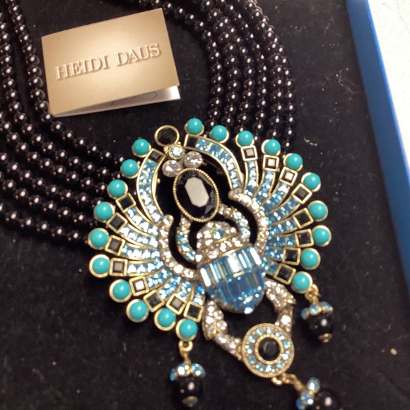 HEIDI DAUS  Stunning SCARAB “ FAR CRY FROM SHY “ BOXED NECKLACE. NIB - Picture 9 of 11